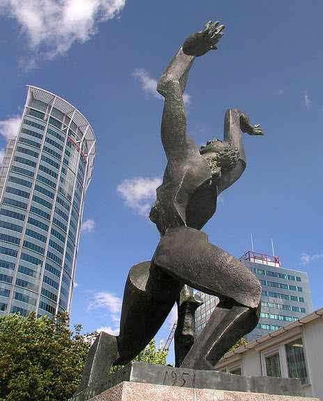 Памятник Крик