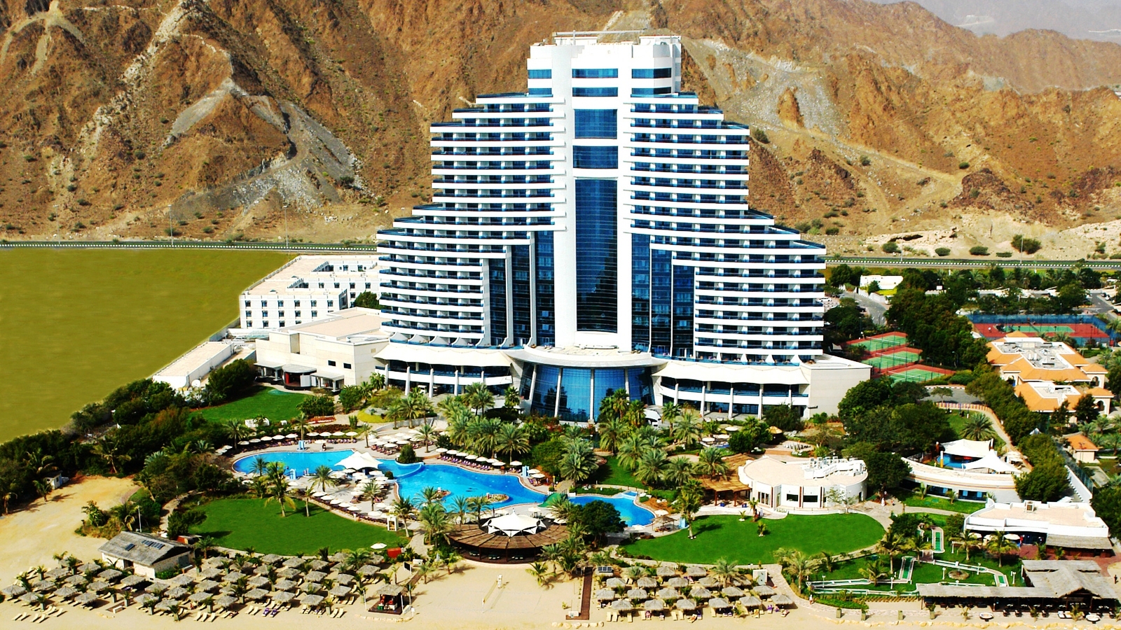 Le Meridien Al Aqah Beach Resort